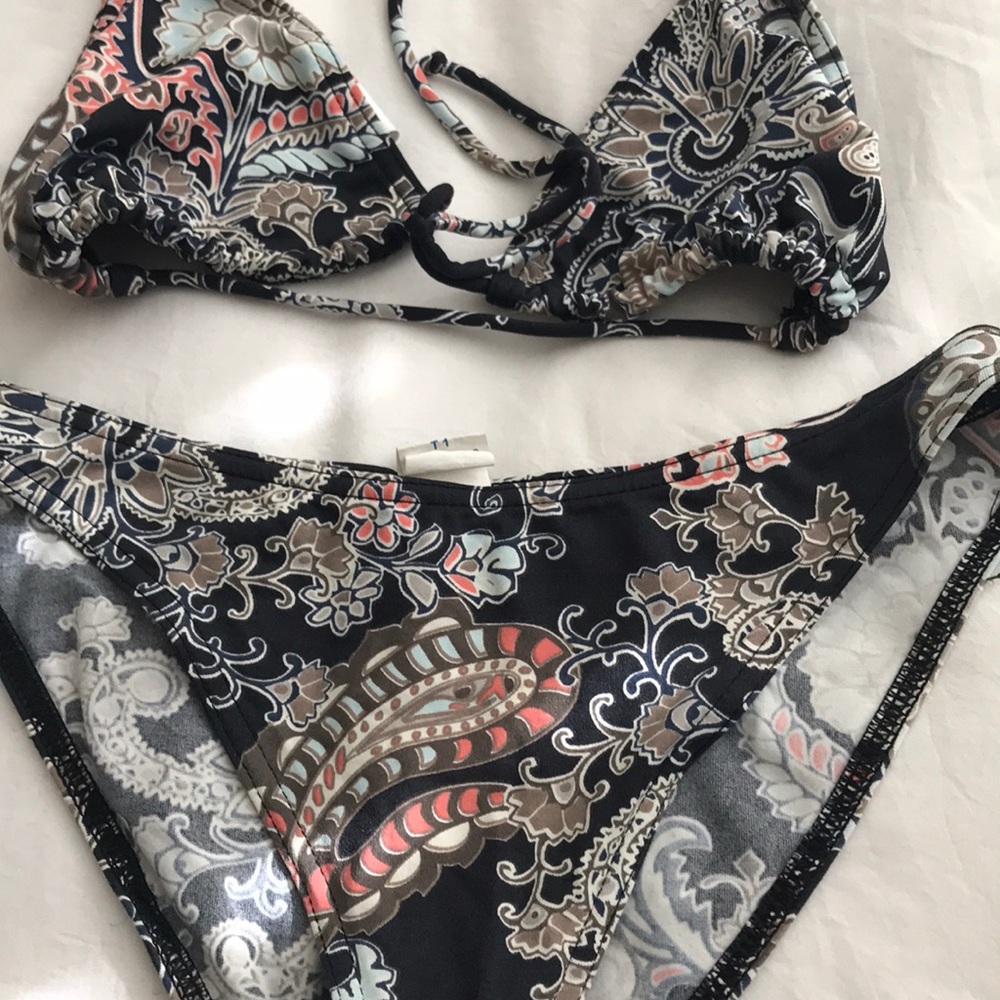 String Bikini Top & Bottom - Picture 2 of 4